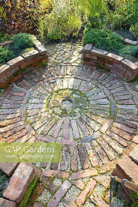 Brick pattern Brick Patio, Brick Garden, Herb Garden Design, Walled Garden, Have Inspiration, Brick Patios, Garden Pathway, Pergola Patio, Shade Garden