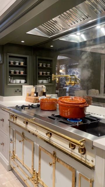 22K views · 1.4K likes | Humphrey Munson on Instagram: "LA CORNUE IN LONDON 🇫🇷🇬🇧 Exclusively at Humphrey Munson’s new showroom in Chelsea, the Chateau 150 by La Cornue is the centrepiece of the Spenlow kitchen - a fully functional and live working space. Prospective buyers are welcome to visit the new Humphrey Munson showroom located at 583 King’s Road, London SW6 2EH, and discover the brand’s signature style and unparalleled craftsmanship first hand. The showroom will be open Monday-Friday 10am-5pm, by appointment only." La Cornue Chateau, La Cornue Kitchen, Chateau Kitchen, Humphrey Munson, Kitchen Gear, By Appointment Only, The Chateau, Working Space, Kitchen In