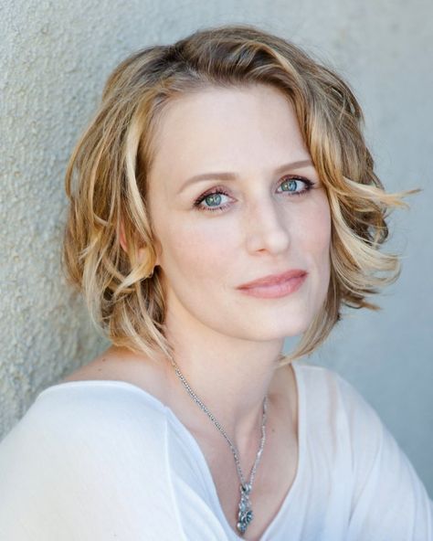 (Mary Winchester) Samantha Smith Mary Winchester, Samantha Smith, Samantha Photos, Sam Smith, Seinfeld, Popular Hairstyles, Girl Crushes, Winchester, Girl Power