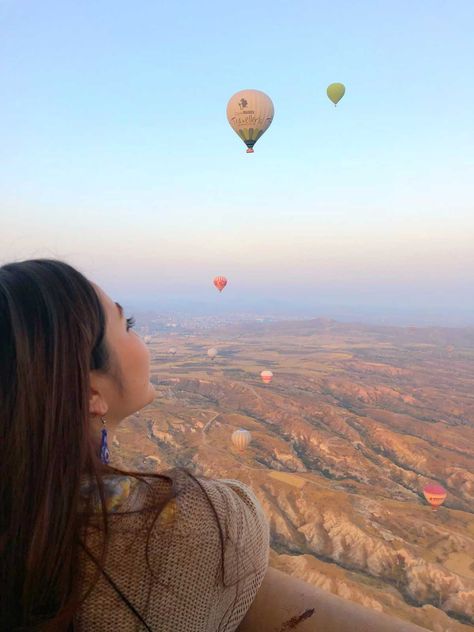 World Travel Aesthetic, Hot Air Balloon Outfit, Cappadocia Hot Air Balloon, Tattoo Tour, Turkey Aesthetic, Singapore Vacation, Arizona Aesthetic, Travel Pose, Balloon Pictures