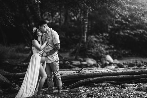 Maternity Photos In Creek, River Maternity Shoot, Maternity Photography In Water, Maternity Creek Photography, Creek Maternity Pictures, River Maternity Pictures, Water Maternity Photos, Country Maternity, Summer Maternity Photos