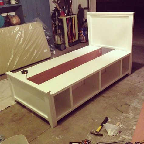 Diy Twin Bed Frame, Diy Twin Bed, Murphy Bed Ikea, Murphy Bed Plans, Affordable Bedding, Diy Bed Frame, Bedding Ideas, Twin Bed Frame, Mobil Home