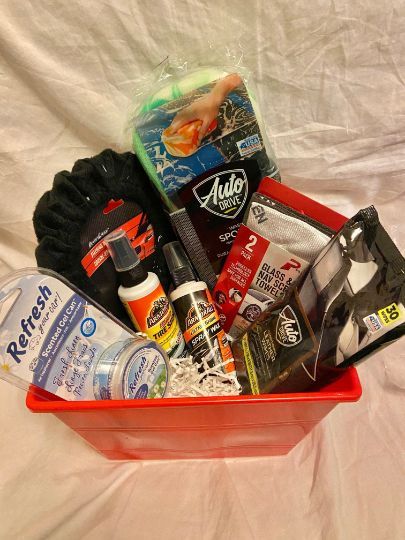 Car Gift Basket, Auction Gift Basket Ideas, Dollar Tree Gifts, Shower Prizes, Auction Baskets, Raffle Basket, New Car Gift, Teen Driver, Baby Shower Prizes