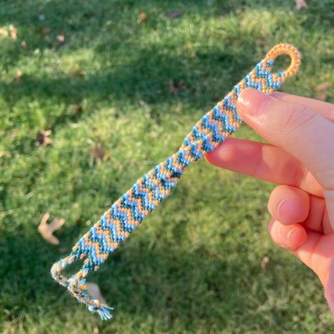 Friendship Bracelets Twist, Braid Bracelet Pattern, Friendship Bracelet Braid, Have A Super Day, String Friendship Bracelets, Diy Bracelets With String, String Bracelet Patterns, Friendship Bracelet Patterns Easy, Yarn Bracelets