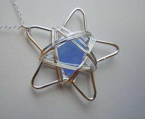 Wire Star Pendant Wire Beads, Necklace Inspiration, Bijoux Fil Aluminium, Beachglass Jewelry, Sea Glass Crafts, Wire Jewelry Designs, Glass Stars, Wrapped Necklace, Light Pollution