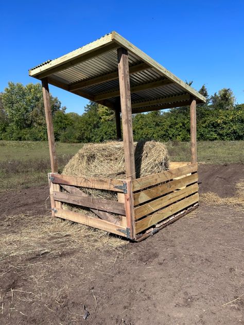 Round bale feeder diy Hay Bale Feeder Horses, Diy Round Bale Hay Feeder For Horses, Pallet Round Bale Feeder, Diy Hay Hut For Horses, Hay Hut For Horses, Covered Hay Feeder For Horses, Horse Round Bale Feeder, Diy Round Bale Feeder, Round Bale Feeder Diy