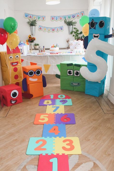 Blocks Theme Birthday Party, Block Theme Birthday Party, Mega Block Birthday Party, Numbers Theme Birthday Party, Number Blocks Decoration, Numberblocks Birthday Party Diy, Number Blocks 1st Birthday Party, Numberblock Party Ideas, Number Block Party Decorations