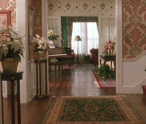 Can You Name These 10 Christmas-Movie Houses? Tv Houses, Movie Houses, Home Alone Movie, Buns Of Steel, Inflatable Furniture, Nora Ephron, Macaulay Culkin, Christmas Shoot, Man Repeller