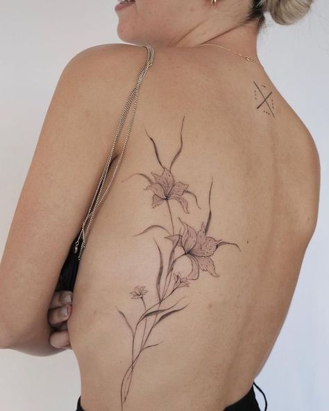 Up The Shoulder Tattoo, Wrap Around Tattoo Back, Peony Tattoo On Back, Sleek Tattoos For Women, Delicate Floral Back Tattoo, Self Love Back Tattoo, Side Vine Tattoos Women, Shoulder Back Flower Tattoo, Wrap Around Back Tattoo