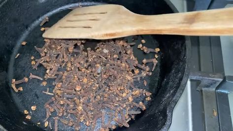 Clove And Coconut Oil For Skin, Clove Uses Health, Diy Clove Oil How To Make, Clove Oil Recipes, Cloves Hair Growth, How To Make Clove Oil For Hair Growth, Clove Oil Diy, Cloves Benefits For Hair, How To Make Clove Oil