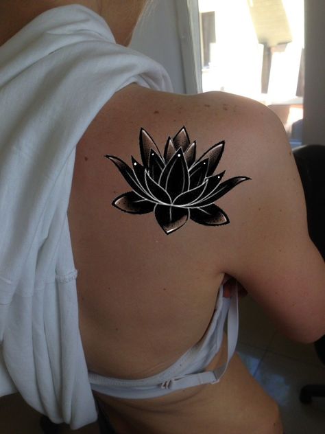 Tattoo Cover Up Ideas For Women Back Of Neck, Tatoos Woman Cover Up, Lotus Flower With Mandala Tattoo, Lotus Flower Cover Up Tattoo For Women, Cover Tatoos Ideas Women, Beautiful Cover Up Tattoos For Women, Cover Tattoo Ideas Women, Cover Up Wrist Tattoos For Women, Tatuajes Cover Up