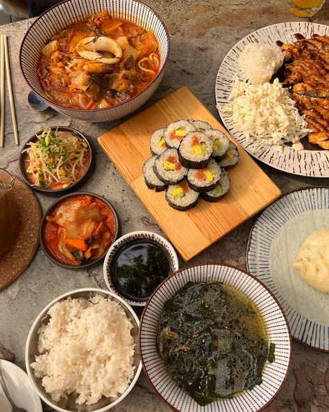 #food #koreanfood #korean #korea #koreanstyle #kimchi #ramen #soup #rise #recipe #lunch #korea Kimchi Recipe Ideas, Kimchi Soup Recipe, Kimchi Recipes, Kimchi Soup, Vegetable Dinner, Best Korean Food, South Korean Food, Kimchi Fried Rice, Kimchi Recipe