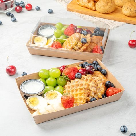 Breakfast To Go Packaging, Brunch Box Packaging, Brunch Box Breakfast Ideas, Breakfast Boxes Ideas, Waffle Box Packaging, Brunch Boxes To Go, Brunch Box Ideas To Go, Fruit Business Ideas, Breakfast Box Packaging