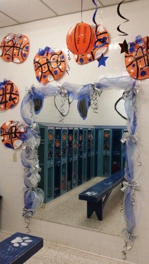 Smyer High School Locker room Basketball Locker Decorations, Volleyball Locker Decorations, Locker Room Decorations, Soccer Locker, Volleyball Locker, Soccer Senior Night, High School Lockers, Volleyball Senior Night, Rally Idea