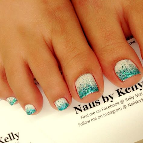 Eye Catching Toe Nail Art Ideas You Must Try ★ See more: http://glaminati.com/eye-catching-toe-nail-art/ Pedicure Design, Toenail Art Designs, Easy Toe Nail Designs, Simple Toe Nails, Pedicure Gel, Ombre Gel Nails, Swirl Nail Art, Pedicure Designs Toenails, Gel Pedicure