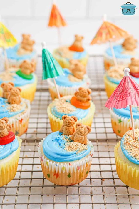 Cupcakes For Pool Party, Beach Bear Cupcakes, Water Bday Party Ideas, Kid Summer Party Ideas, Summer Birthday Ideas For Kids, Summer Baking With Kids, Swimming Pool Cupcakes, Fun Summer Birthday Party Ideas, 2nd Birthday Water Theme