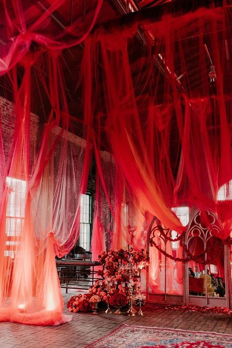 Celestial Party Decor, Red Themed Party, Fire Decorations, Curtain Ceiling, Red Vibe, Fire Wedding, Constellation Wedding, Burlesque Party, Bühnen Design