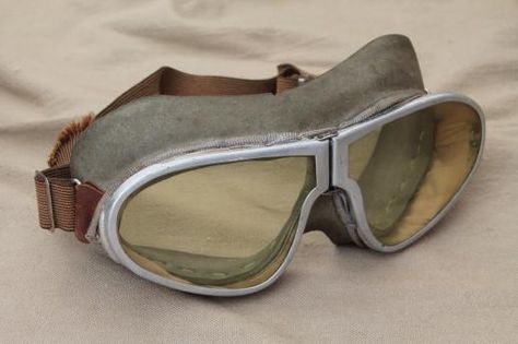 Lovely feel! WWII vintage Resistal aviator's goggles, pilot's flying goggles or motorcycle goggles Star Wars Goggles, Aviation Goggles, Air Pirates, Goggles Drawing, Luigi Kasimir, Yoshikazu Yasuhiko, Soldier Wife, Michael Morris, Aviator Goggles