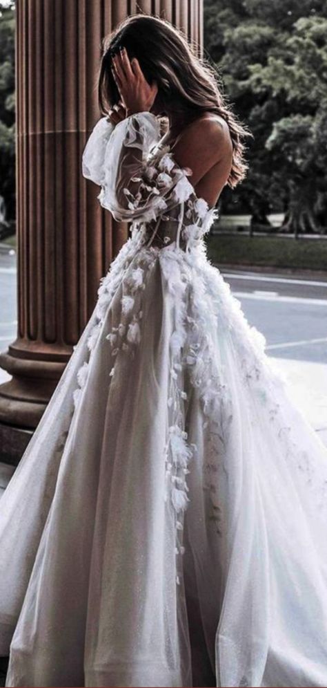 Best Wedding Dress Designers, Dress For A Wedding, Wedding Dress Guide, Pretty Wedding Dresses, Cute Wedding Dress, Dream Wedding Ideas Dresses, Lace Bridal Gown, Ball Gowns Prom, Quince Dresses