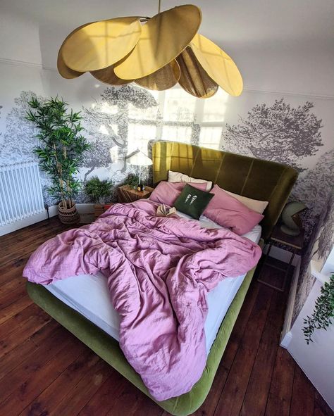 Piglet in Bed on Instagram: “Happy Sunday Spotlight to some our brightest linen bedding colourways: Raspberry, Forest Green, Blush Pink and Burnt Orange 🌈 We love…” Bedroom Radiators, Pink And Burnt Orange, Piglet In Bed, Beds Uk, Linen Bedding Natural, Bedroom Aesthetics, Bed With Posts, Column Radiators, Bedroom Goals