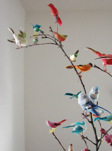 I'm already doing a lot with driftwood in the nursery so something like this would fit right in. Perhaps I'll try it with my own toy birds. Theme Nature, 수채화 그림, Beautiful Mess, Bird Decor, Pretty Birds, Vintage Birds, Small Birds, Boho Baby, Tree Branch