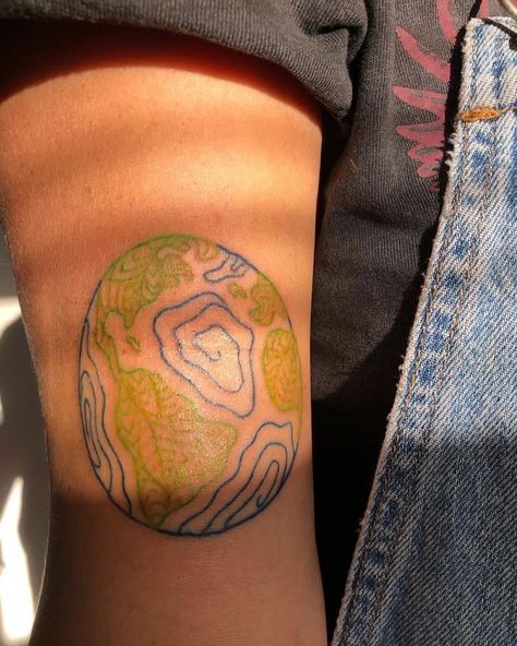 Black Women Meaningful Tattoos, Words Around Elbow Tattoo, Inside Hip Tattoos Women, Feminine Tattoos Color, Apocalypse Tattoo Ideas, Earth Tattoo Color, Messy Tattoo Style, Types Of Tattoo Art Styles, Hippie Hand Tattoos