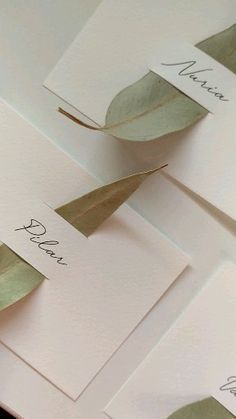 40 Uniquely Modern & Traditionally Stylish Place Card Design Ideas - Design & Paper Tafel Decor, Deco Floral, Packaging Ideas, Wedding Places, Diy Wedding Decorations, Jewelry Packaging, Name Cards, Name Tag, Save The Date Cards