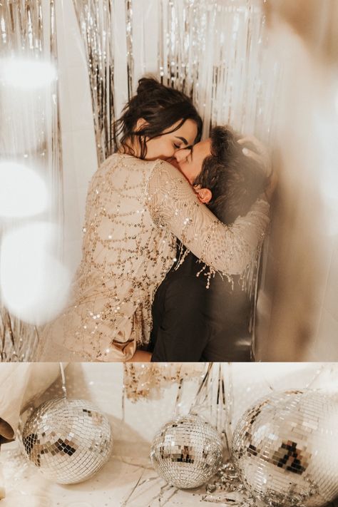 Artsy Couple, Disco Photoshoot, Bathtub Photography, New Year Photoshoot, Creative Photoshoot, Creative Photoshoot Ideas, Photography Workshop, Learn Photography, Cute Couples Hugging