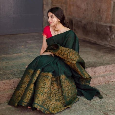 Kanjivaram Sarees Silk, Cut Blouse, Blouse Stitching, Kerala Saree, Silk Saree Banarasi, Simple Sarees, Indian Fashion Saree, Saree Blouse Designs Latest, Green Saree