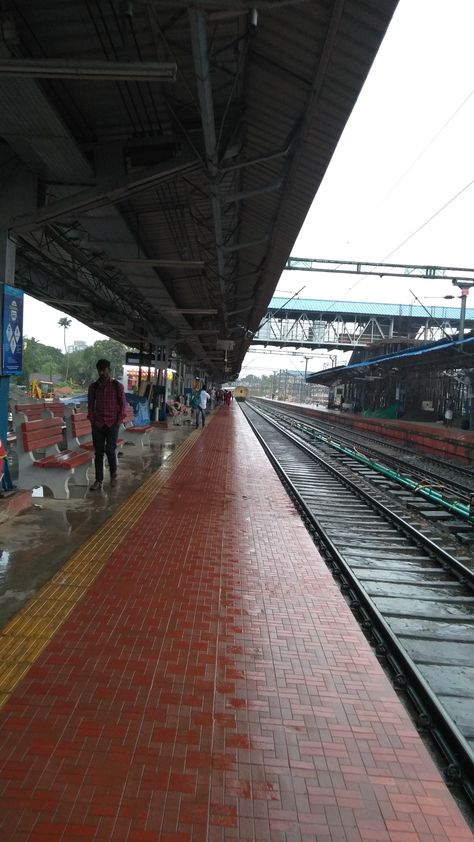 #kottayam #railwaystation Video Call Screenshot Boyfriend, Arthoe Aesthetic, Attitude Bio For Instagram, Animation Artwork, Training Day, Railway Station, Nature Aesthetic, Home Photo, Cute Couple Videos