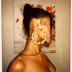 VINETRIA (@vinetrria) • Instagram photos and videos Chica Hip Hop, Nice Photos, Gold Girl, Bamboo Earrings, Neo Soul, Black Femininity, Dope Jewelry, Jewelry Lookbook, Feminine Aesthetic