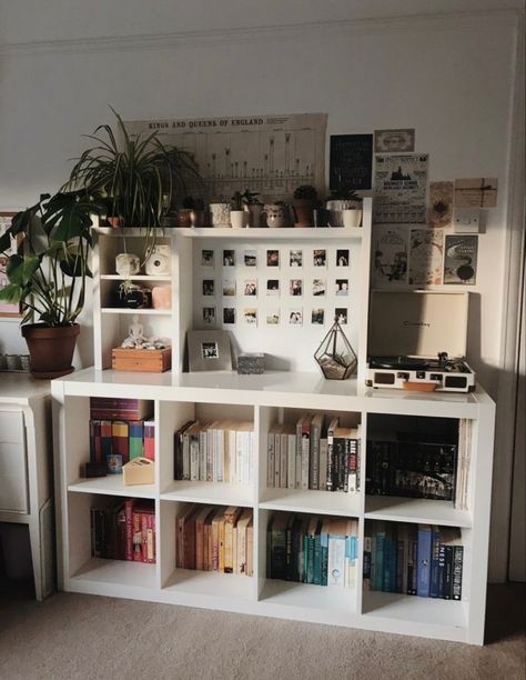 Lots Of Books, Dekorasi Kamar Tidur, Pinterest Room Decor, Room Design Bedroom, Room Makeover Bedroom, Dream Room Inspiration, Room Makeover Inspiration, Cute Room Decor, Cozy Room