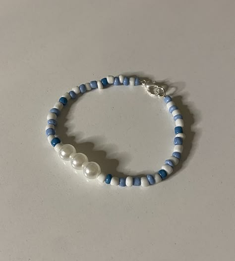 Simple Beads Bracelets Ideas, Pearl Bracelet Designs Ideas, Cute Blue Bracelet Ideas, Simple Beads Bracelet, Blue Bracelet Ideas, Bracelet Beads Ideas, Beachy Jewellery, Blue Pearl Bracelet, Pulseras Ideas