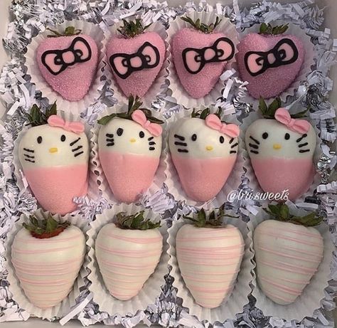 Hello Kitty Chocolate, Tort Hello Kitty, Bolo Da Hello Kitty, Bolo Hello Kitty, Hello Kitty Birthday Theme, Decoracion Hello Kitty, Hello Kitty Theme Party, Hello Kitty Birthday Cake, Chocolate Covered Strawberries Bouquet