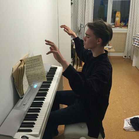 Piano Aesthetic, Aesthetic Boys, Playing Piano, Tumblr Boys, Dream Boy, Vintage Girls, Book Aesthetic, Hands On, Character Inspiration