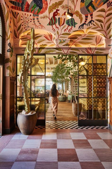 Kelly Wearstler Interiors, Proper Hotel, Mexican Interiors, Desain Pantry, Chandelier Creative, 아파트 인테리어, Mural Design, Kelly Wearstler, Hotel Interior