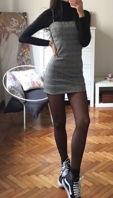 Street style | Tartan fitting dress over black turtle neck sweater and sneakers Black Tights Outfit, Peplum Tops, Global Dress, Paris Mode, Outfit Trends, Tights Outfit, Pinterest Outfits, Heidi Klum, Back To School Outfits