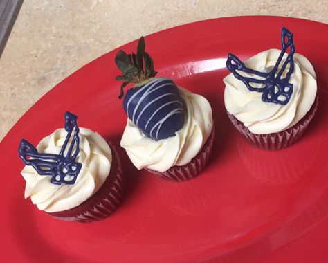 Air Force cupcakes Air Force Chief Promotion Party, Airforce Cupcakes Ideas, Air Force Cupcakes, Airforce Moms, Airforce Party, Air Force Party, Master Party, Air Force Ball, Promotion Ceremony