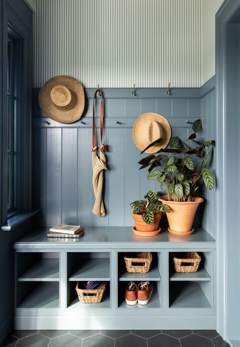 East Coast Style, Mudroom Design, Coast Style, Casa Container, Style Cottage, Boot Room, Small Home Office, Room Remodeling, Farrow Ball