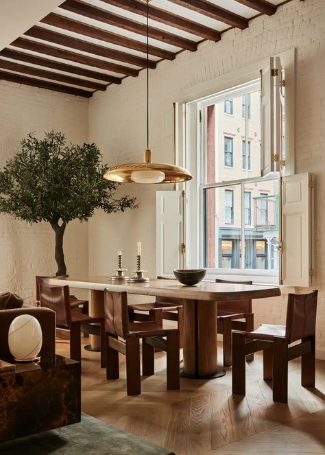 Dining Room by Jaimie Baird Design French Interior Dining Room, Jeremiah Brent Dining Room, Jake Arnold Dining Room, Roman Clay Dining Room, Wooden Dining Table Decor Ideas, Brutalist Dining Room, Mixed Wood Dining Room, Post Modern Dining Room, Antique Dining Table Modern Chairs