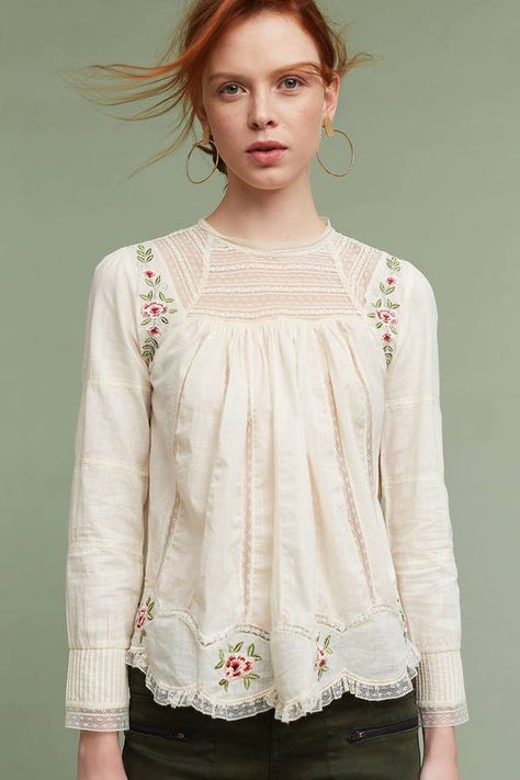 Bohemian Tops, Embroidery On Clothes, Pretty Blouses, Moda Boho, Embroidered Clothes, White Blouse, Embroidered Blouse, Western Outfits, Embroidered Top