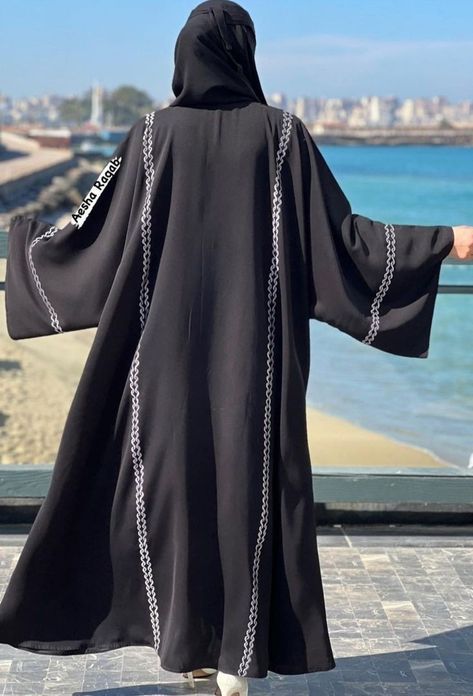 New Abaya Style Dubai, Burkha Designs Black Dubai, Simple Abaya Black, Abaya Designs Latest Black, Black Abaya Designs Simple, Abaya Fashion Black, New Model Abaya, Stylish Abaya Designs, New Abaya Style