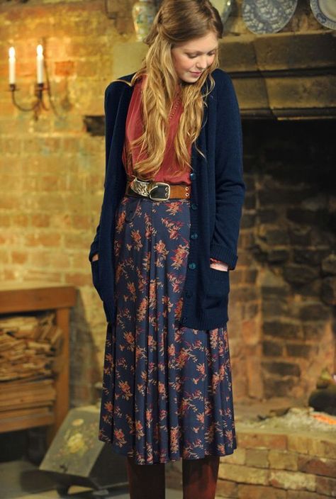 7d6044e95a16761171b130dcb476a43edesc36829915ri Rok Midi, Look Boho Chic, Mode Chic, Full Circle Skirts, Modieuze Outfits, Full Circle, Mode Inspiration, Mode Style, Looks Vintage