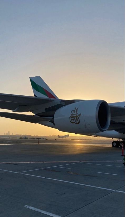 Emirates Wallpaper, Emirates Pilot, Emirates Aesthetic, Emirates Flights, Emirates Cabin Crew, Airplane Wallpaper, Airport Aesthetic, Dubai Vacation, London Dreams