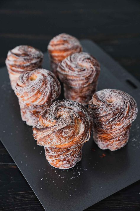 Cruffins Recipe, Danish Baking, Cruffin Recipe, Butter Pastry, Cronut, Homemade Pastries, Flaky Pastry, Quick Breads, Bread And Pastries