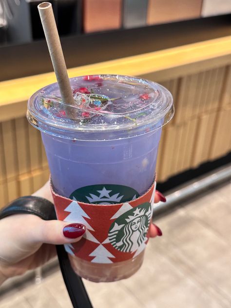 yunjin on weverse “A lot of international fans are curious about this. Aurora Chamomile Relaxer, which is sold only on Starbucks in Korea. It's limited to winter” Huh Yunjin, A Drink, Talk About, Aurora