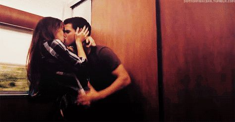 Pin for Later: 85 Types of Kisses Everyone Should Experience at Least Once The Moving Train Kiss Percy E Annabeth, Jacob And Renesmee, Jacob Black Twilight, Romantic Kiss Gif, Movie Kisses, Types Of Kisses, Taylor Lautner, Shy Girls, Movie Couples