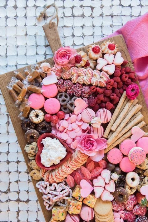 Pink Charcuterie, Chocolate Charcuterie Board, Chocolate Charcuterie, Candy Charcuterie Board, Candy Charcuterie, Valentines Party Food, Galentines Day Ideas, Valentines Brunch, Lady Decluttered