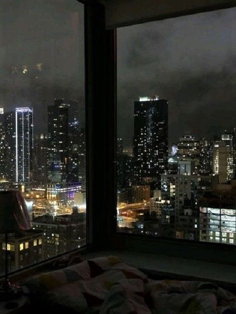 city night views Penthouse Apartment Aesthetic, Apartamento New York, The City At Night, City View Apartment, Night Window, Apartment View, Fotografi Kota, City At Night, Nyc Aesthetic