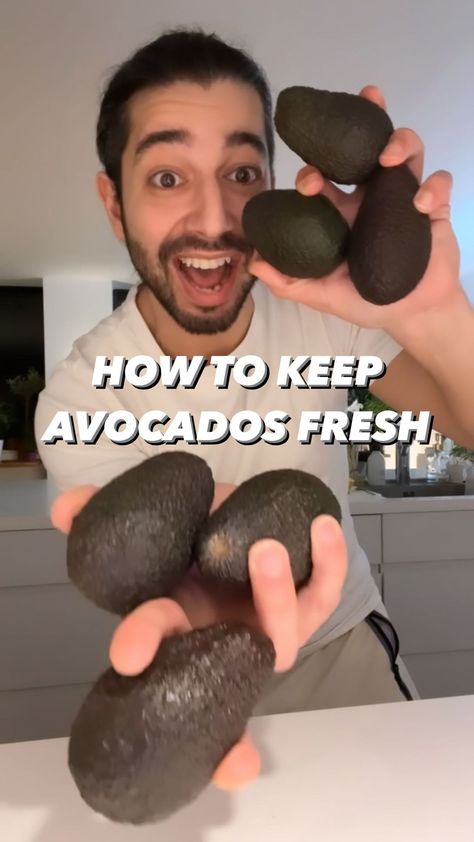 creative_explained on Instagram: How to store & keep avocados fresh for up to 2 weeks!🤩 Do this the next time you buy some avocados!🥑 . . More tips/tricks in my official 📚… Cooking Science, How To Store Avocado, Creative Explained, Homemade Ideas, How To Store, Avocado Recipes, Kitchen Tips, Healthy Options, Tips Tricks